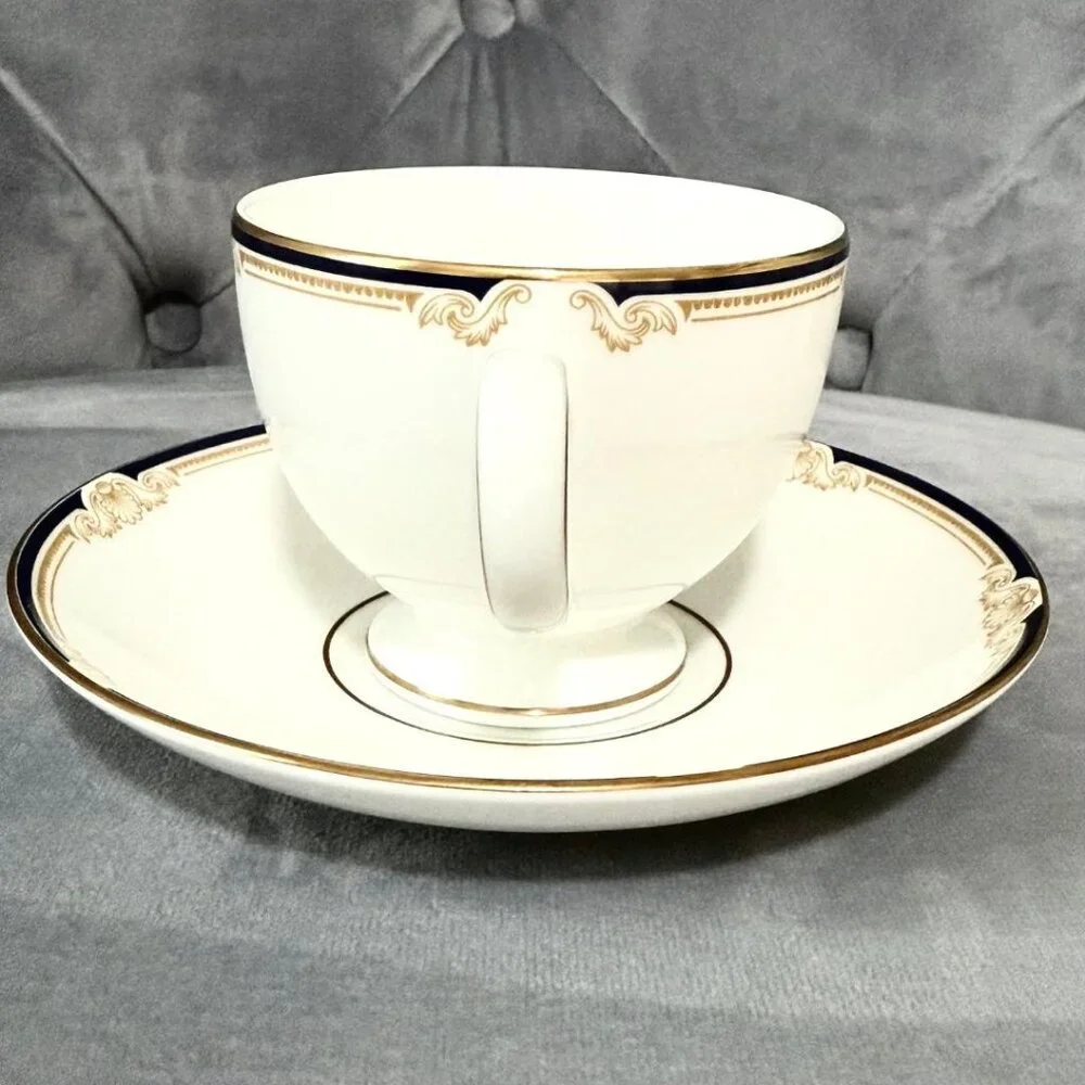 WEDGWOOD CAVENDISH pattern R4680 Cup and Saucer set Made in England Vintage - Picture 2 of 8